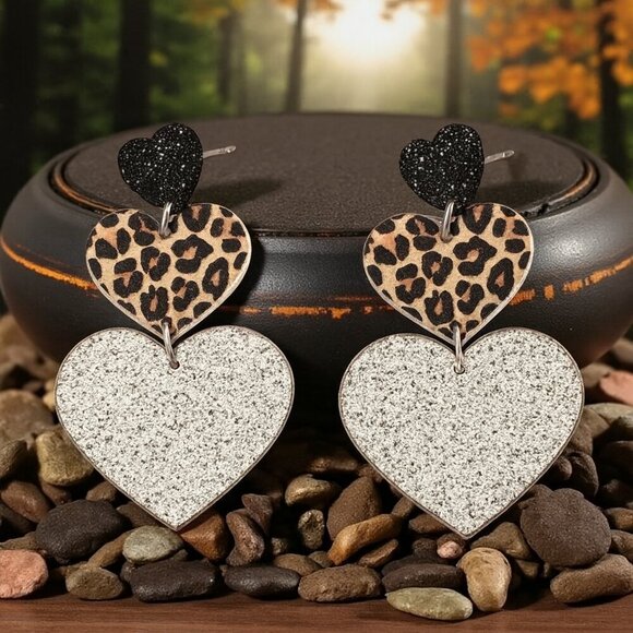 🆕Chic Leopard Print Triple Heart Dangle Earrings Cute Trendy Glitter & Glam! ✨ - Picture 1 of 11